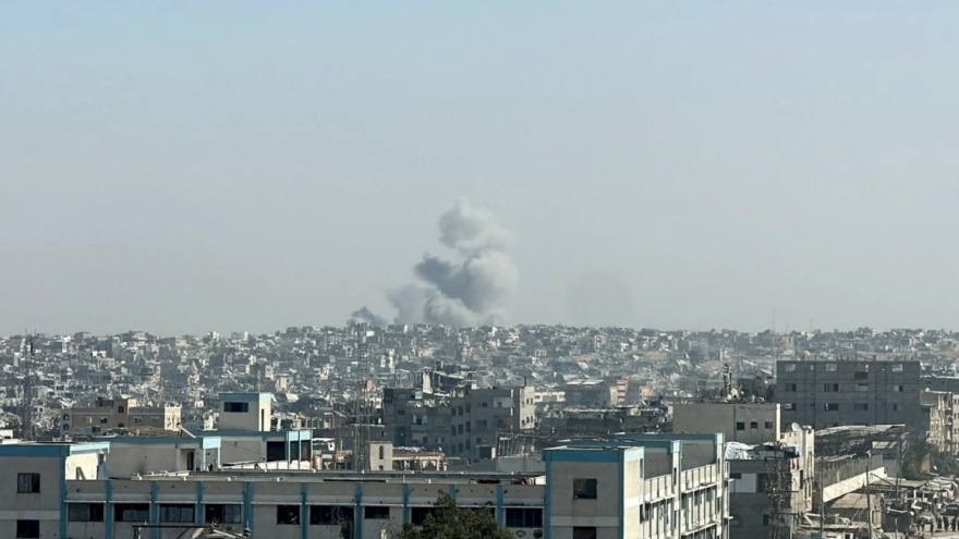 Israel không kích Gaza và Lebanon, cáo buộc Hamas và Hezbollah vi phạm ngừng bắn